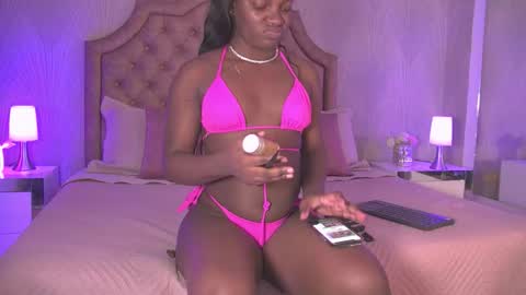 Snapshot of naomybrand chatting on September 30, 10:59 am Naomi Brand online show from September 30, 10:59 am