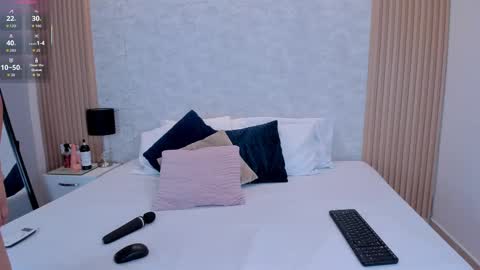 Snapshot of naomycollins__ chatting on October 1, 2:16 pm NAOMY online show from October 1, 2:16 pm