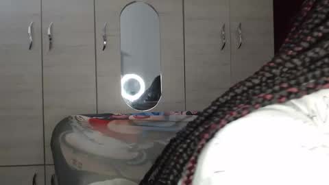 naomylux1 online show from March 6, 3:49 am