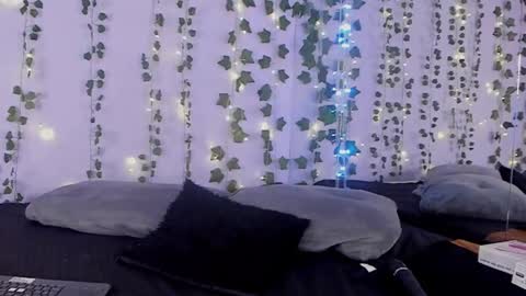 Maira online show from January 26, 1:52 am