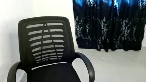 Mila online show from April 14, 8:39 am