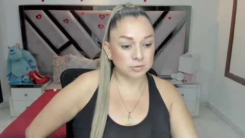 Snapshot of natalia5560 chatting on October 20, 1:05 pm natalia5560 online show from October 20, 1:05 pm