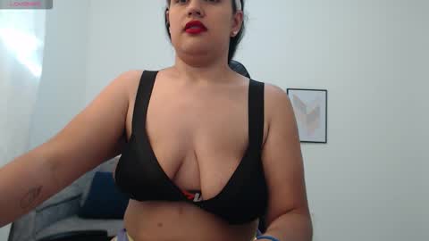 Nathalia online show from November 5, 6:32 pm