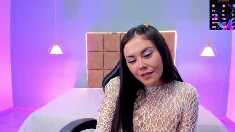 natalia_saenzz_ online show from May 15, 4:25 pm