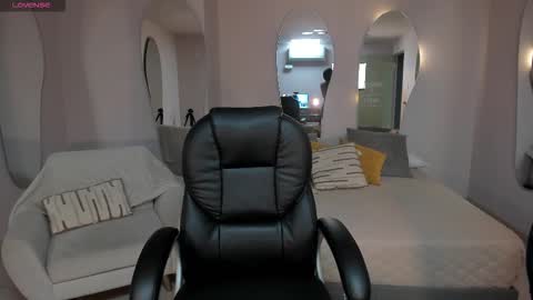 Natalie Lewis online show from February 21, 11:46 am