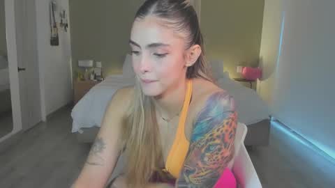 anatalybee online show from November 14, 8:33 pm