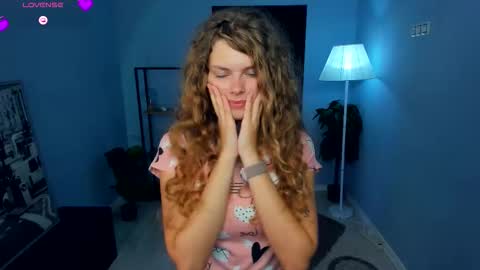 Snapshot of nataly_hello chatting on October 7, 5:14 am Natalie online show from October 7, 5:14 am