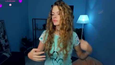 Snapshot of nataly_hello chatting on October 19, 5:01 am Natalie online show from October 19, 5:01 am