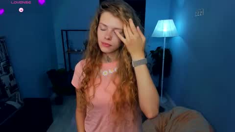 Snapshot of nataly_hello chatting on September 30, 5:29 am Natalie online show from September 30, 5:29 am