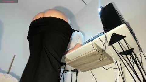 Natasha Bernett online show from November 12, 11:40 pm