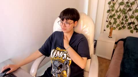 nathalyy_ds online show from November 12, 8:00 pm