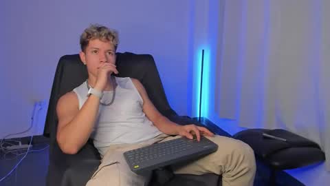 Nathan online show from December 19, 7:42 pm