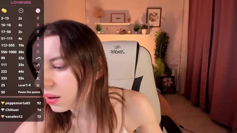 Snapshot of naturelly chatting on December 1, 5:15 pm Melisa FOLLOW ME online show from December 1, 5:15 pm