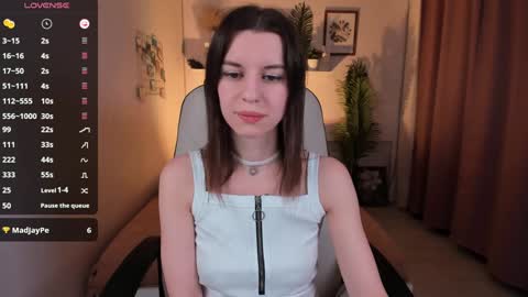Snapshot of naturelly chatting on December 13, 2:05 pm Melisa FOLLOW ME online show from December 13, 2:05 pm