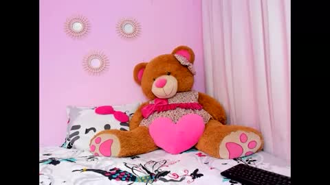 Zoe online show from February 26, 7:10 pm