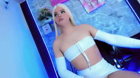 Snapshot of naughty_gir1 chatting on October 19, 12:43 pm Ambar online show from October 19, 12:43 pm