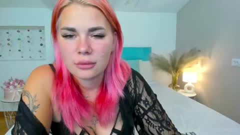 Snapshot of naughty_kittyy1 chatting on October 1, 2:38 pm Maria online show from October 1, 2:38 pm