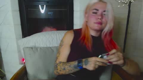 Snapshot of naughty_kittyy1 chatting on October 13, 9:28 pm Maria online show from October 13, 9:28 pm