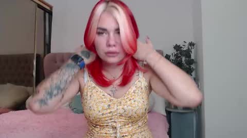 Snapshot of naughty_kittyy1 chatting on October 20, 5:45 am Maria online show from October 20, 5:45 am