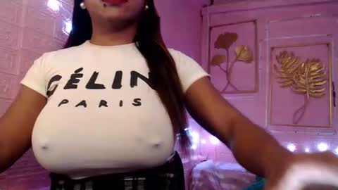 naughty_lorien143 online show from April 12, 10:52 am