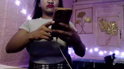 naughty_lorien143 online show from April 5, 11:29 am