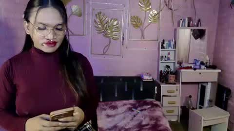 naughty_lorien143 online show from March 25, 11:17 am