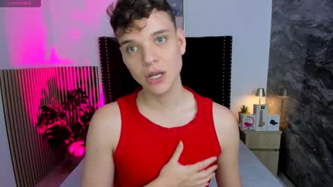 Snapshot of naughty_twink_ chatting on October 13, 11:45 am Noah online show from October 13, 11:45 am