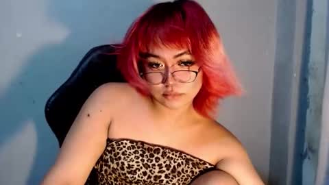 Snapshot of naughty_ursula21xxx chatting on October 16, 1:00 pm naughty_ursula21xxx online show from October 16, 1:00 pm