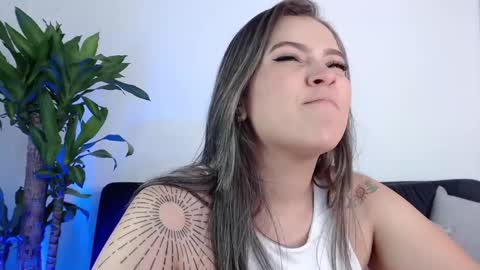 LANAindependent model online show from February 13, 7:45 am