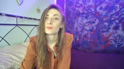 naughtynymph01 online show from December 17, 9:27 pm