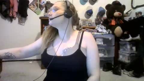 naughtyred23 online show from November 7, 5:04 pm