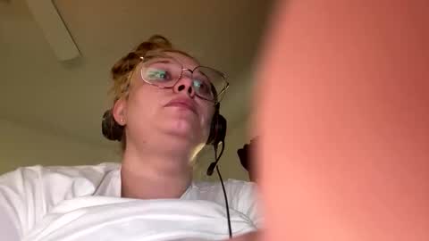 naughtyred23 online show from November 17, 9:39 pm