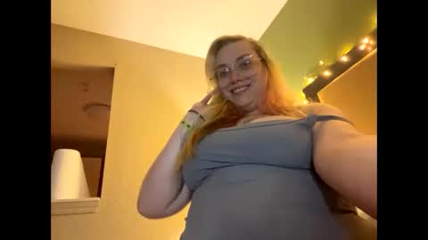 naughtyred23 online show from April 12, 11:58 am