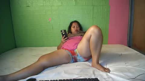 Snapshot of naughtyvina4u chatting on January 27, 1:05 am VI NA online show from January 27, 1:05 am