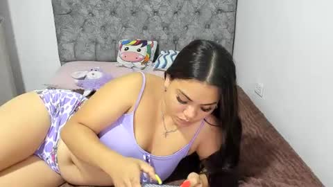 nay_and_aleja online show from February 3, 2:41 am