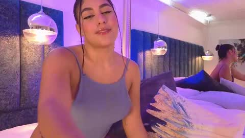 Snapshot of naylapot_ chatting on March 3, 12:39 pm Juli online show from March 3, 12:39 pm
