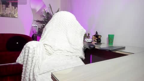 Hellen online show from November 6, 7:39 pm