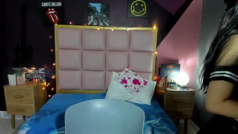 Nebu latina online show from December 23, 8:03 pm