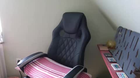 Neinfuss online show from October 4, 11:30 am