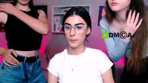Snapshot of nekky_mouse chatting on September 18, 1:59 pm Meow online show from September 18, 1:59 pm