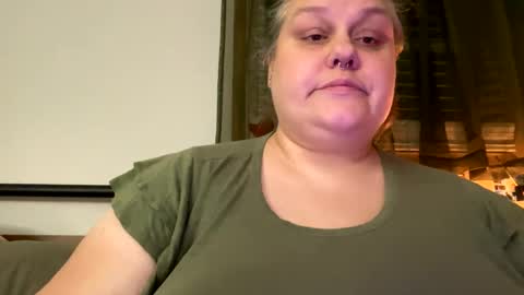 Snapshot of nellatlas chatting on December 9, 3:18 am Nellie Atlas online show from December 9, 3:18 am