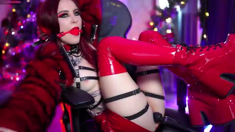    online show from December 14, 8:04 pm