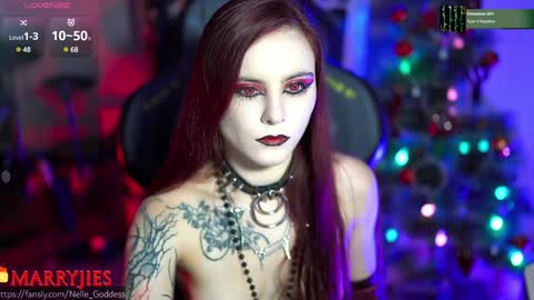 Snapshot of nelle_ chatting on January 2, 10:48 am online show from January 2, 10:48 am