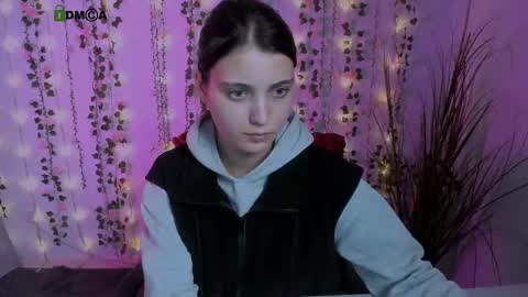 Snapshot of nelly_storm chatting on September 29, 7:35 pm nelly_storm online show from September 29, 7:35 pm