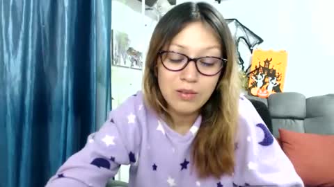 Snapshot of nena_lov chatting on October 15, 2:37 am Star online show from October 15, 2:37 am