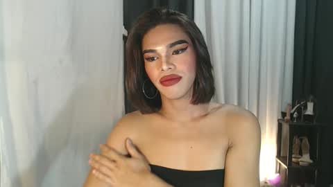 neomi online show from December 18, 6:03 pm