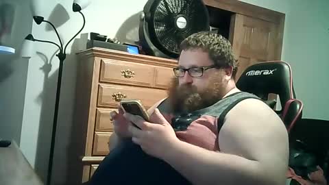 Snapshot of nerdychub4fun chatting on December 4, 1:08 am nerdychub4fun online show from December 4, 1:08 am