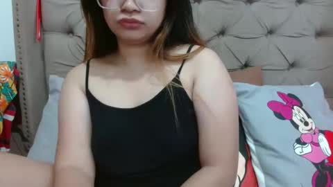 nerdysweetpinay online show from November 18, 12:35 am