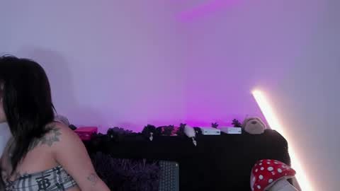 Marie    online show from May 5, 8:03 pm