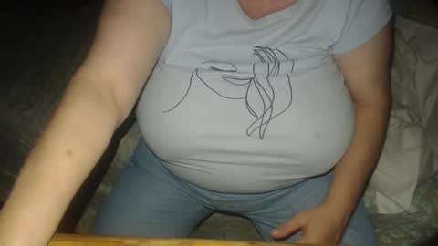 Snapshot of new_milf chatting on September 21, 8:13 pm Lilly online show from September 21, 8:13 pm